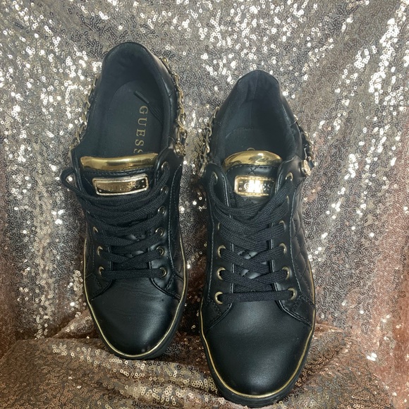 Guess sneakers women’s size 10 - Picture 3 of 4